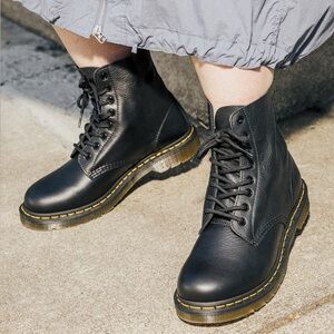 Dr. Martens 1460 Pascal Boot Black Classic Leather Grunge Lace Up 8 Eye